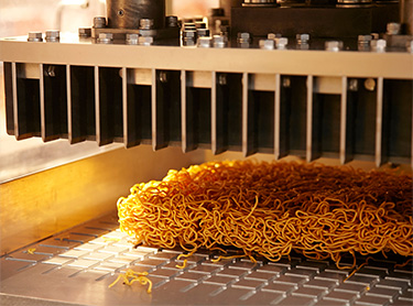 専用の機械で「カット」